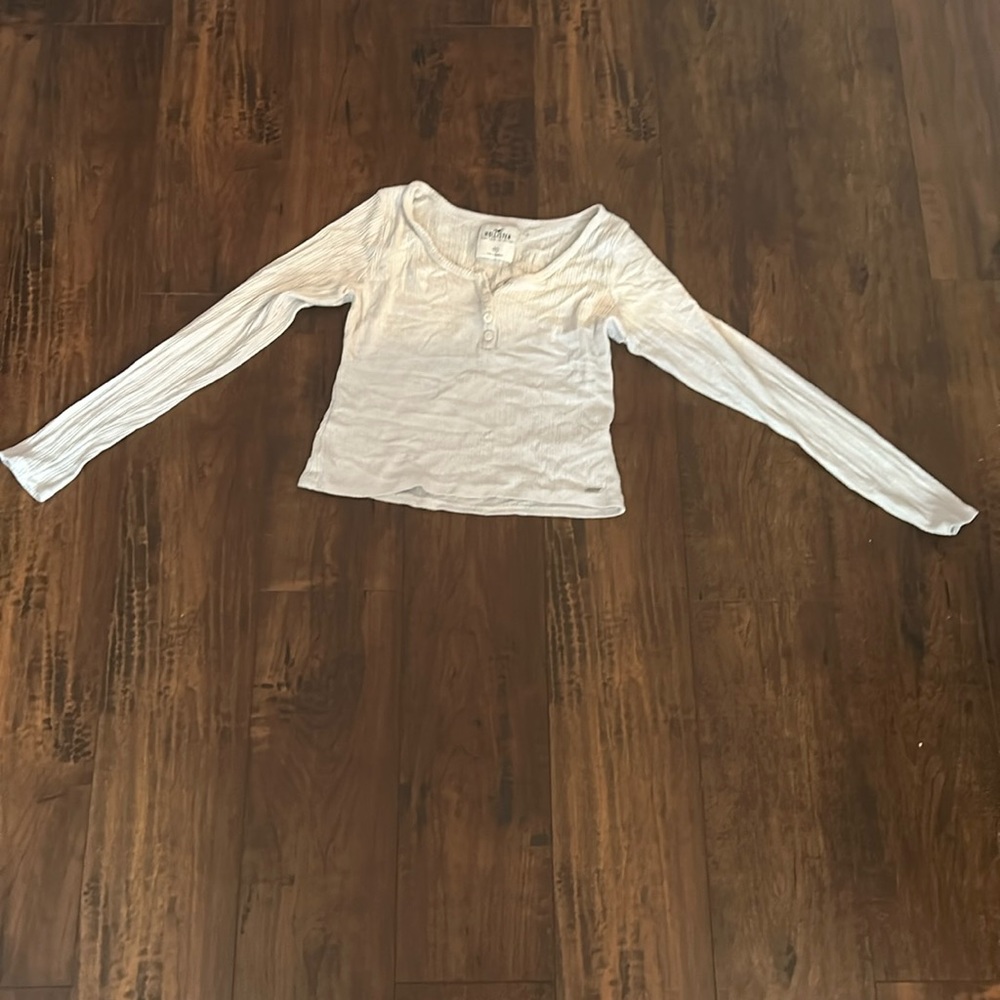 White cashmere ribbed hollister long sleeve with buttons